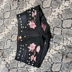 COPY - Super cute floral jean shorts